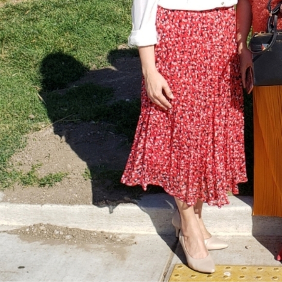 Red Pleated Skirt Size Small - Picture 5 of 6